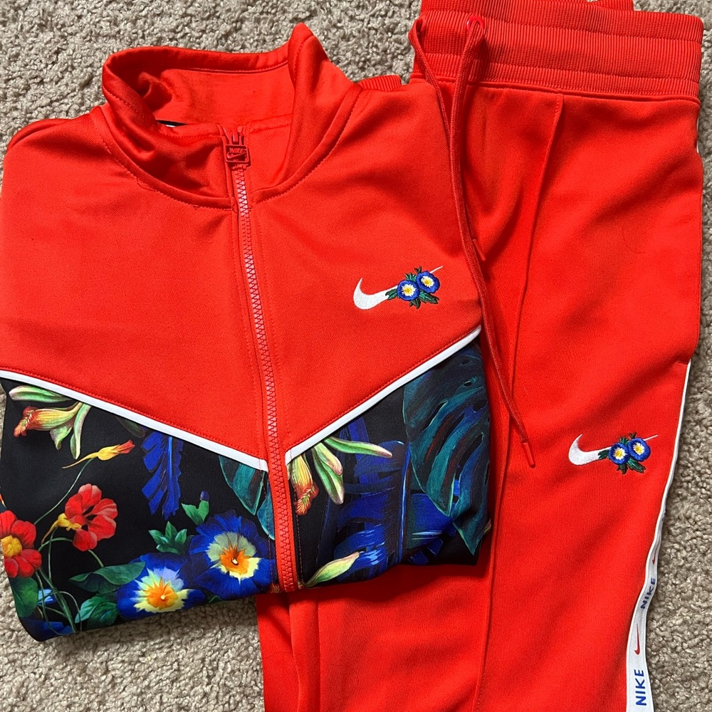 Nike Track Suit Set!